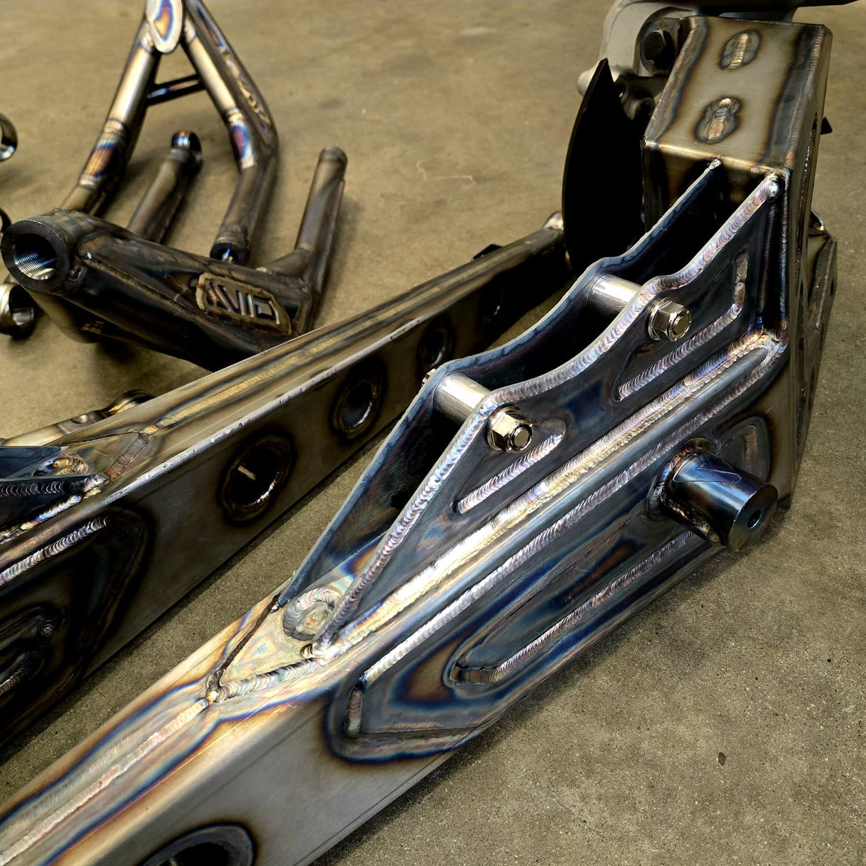 AVID Racing Can-Am Maverick R Rear Race Trailing Arm and Dual Shock Conversion Kit detail of TIG welding on chromoly arms